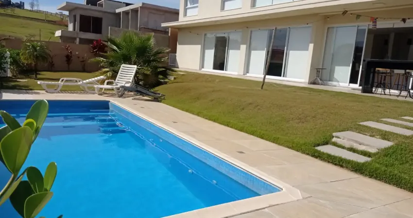 Lindissima casa em condomínio ,com.facil acesso.àrod. fernao dias