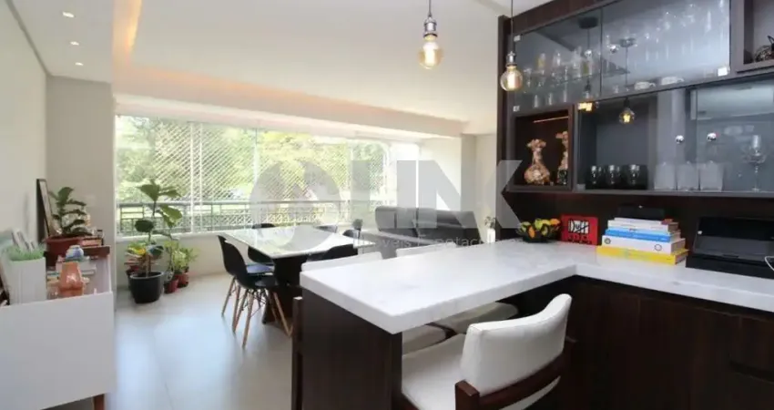 Apartamento semimobiliado com 3 quartos à venda no bairro Passo da Areia em Porto Alegre