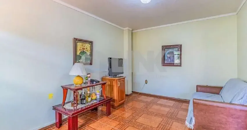 Casa de 5 quartos com 5 vagas à venda no bairro Cavalhada em Porto Alegre