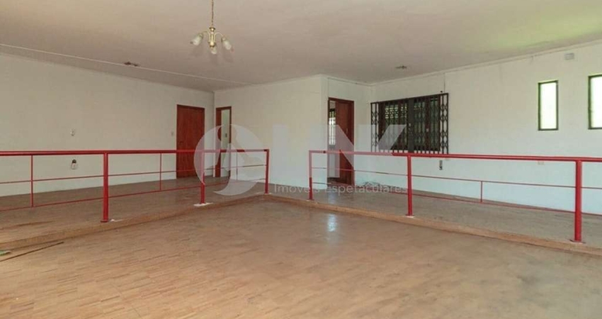 Casa de 3 quartos com 2 vagas à venda no bairro Chácara das Pedras em Porto Alegre