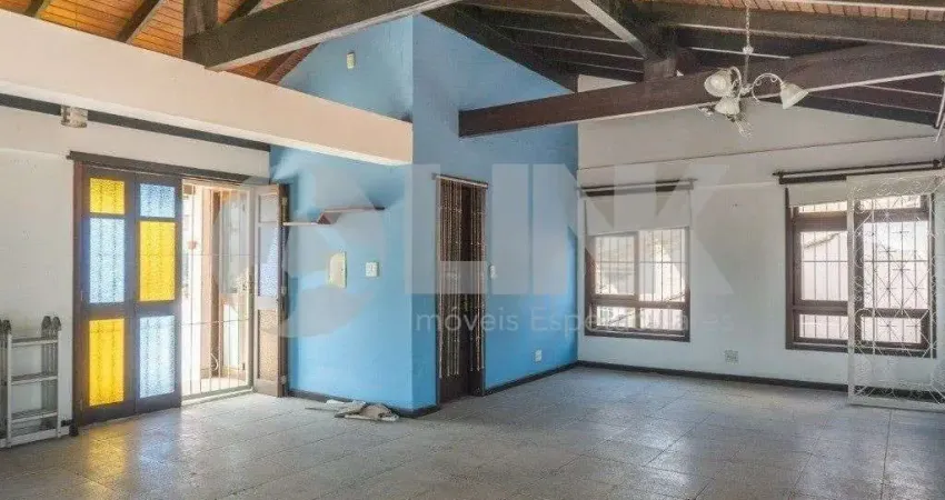 Casa de 5 dormitórios sendo 1 suíte à venda com 3 vagas de garagem em porto alegre, no bairro chácara das pedras, próximo à av. dr. nilo peçanha