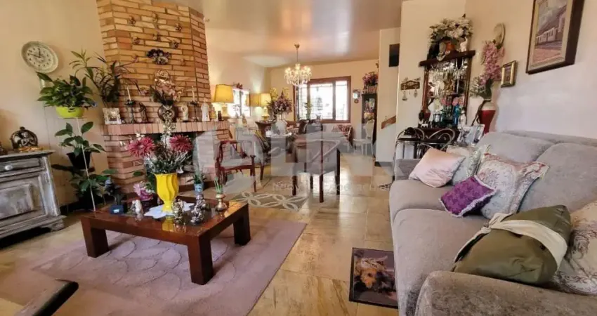 Casa de 3 dormitórios sendo 1 suíte com 4 vagas de garagem à venda no bairro jardim floresta em porto alegre próximo à av. sertório