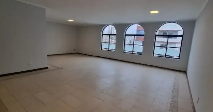 Amplo apartamento com 4 quartos e 345m2 reformado no boqueirão