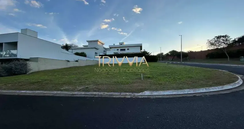 Terreno de esquina no condomínio gênova – 647m², segunda quadra, próximo à portaria!