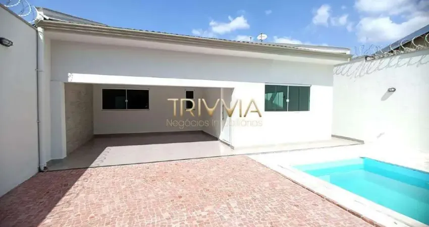 Casa a venda - ampla com piscina, churrasqueira e garagem para 5 carros