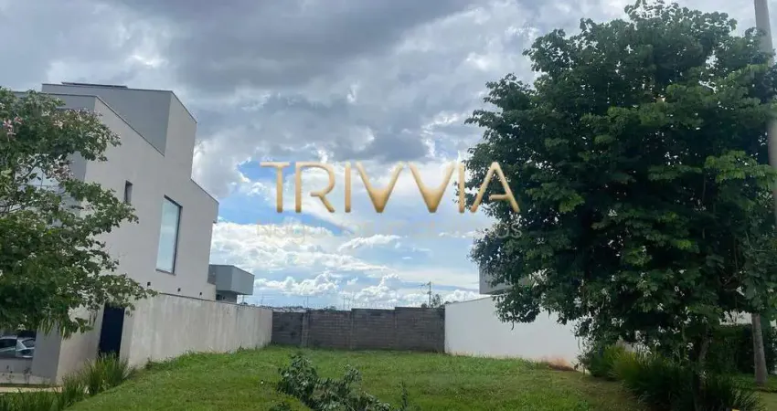 Venda de lote - em condomínio fechado com infraestrutura completa.