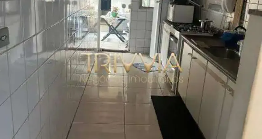 Residência ampla e completa com 3 quartos, suíte master e quintal