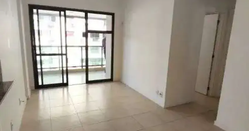 Apartamento com 2 quartos sendo uma suíte, sol da manhã , sala pra dois ambientes, varanda ampla