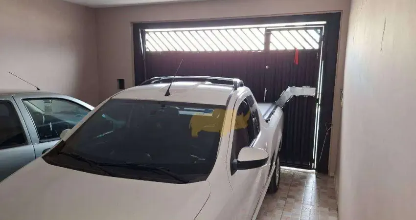 Casa com 2 quartos, sala , cozinha, area gourmet em excelente localização em ajapi