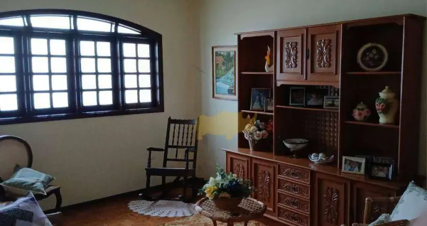 Ótima casa muito bem localizada, com 3 quartos, edícula, área gourmet,garagem.