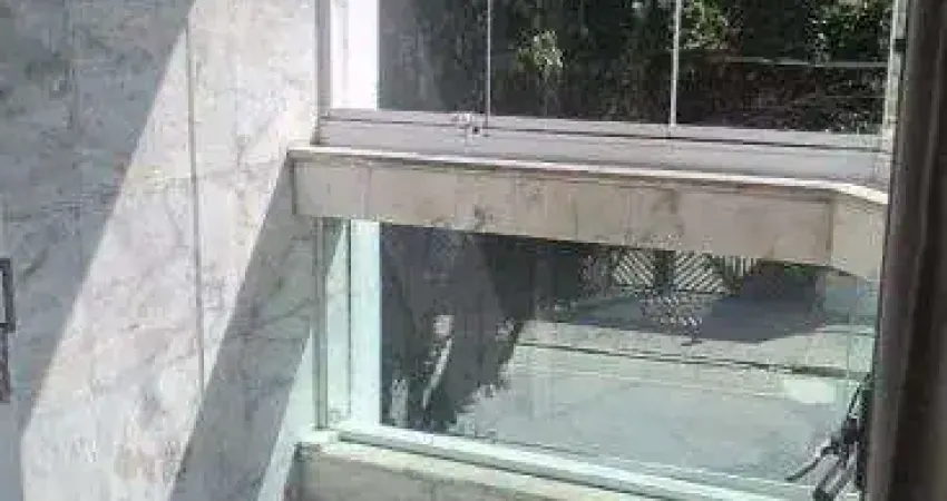 Aptº 2dts (1 suíte) - 80m² - sacada frente rua - mobiliado - 120mt da praia - parcela direto c/dono