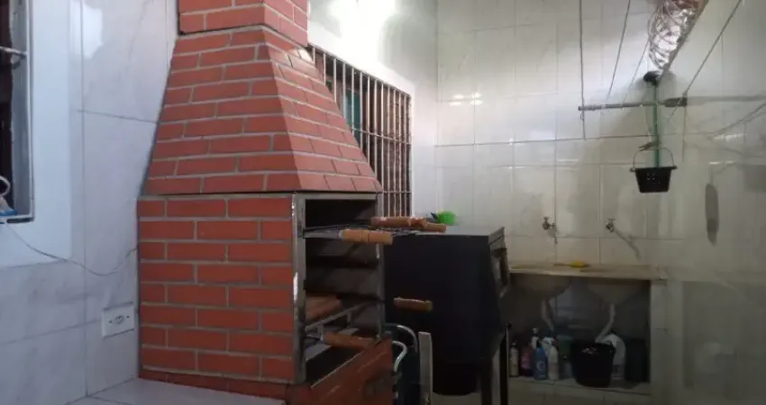 Casa térrea - um dormitório - 350mts da praia - financia - bairro maracanã