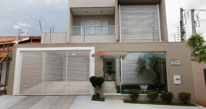 Sobrado com uma excelente localização, na rua 21 de abril, nº 2044, próximo ao sesi/senac.