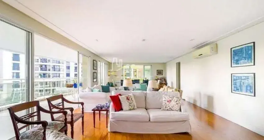 Apartamento exclusivo, sofisticado e impecavelmente the gold, localizado no alto da lapa. um imóvel