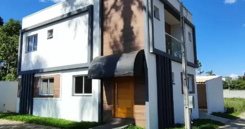 Sobrado de alto padrão em condomínio fechado no jardim carvalho com 3 suítes e 192m²