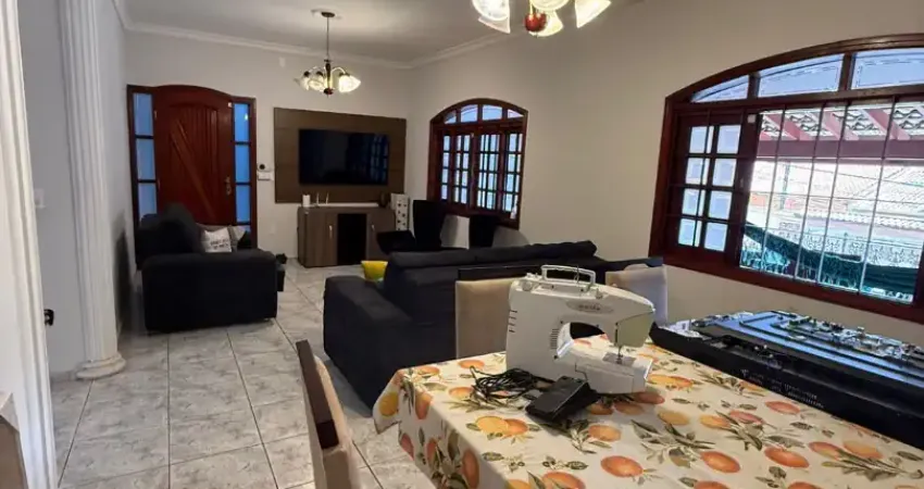 Sobrado 3 quartos 1 suíte com 3 vagas de garagem e ótima edícula