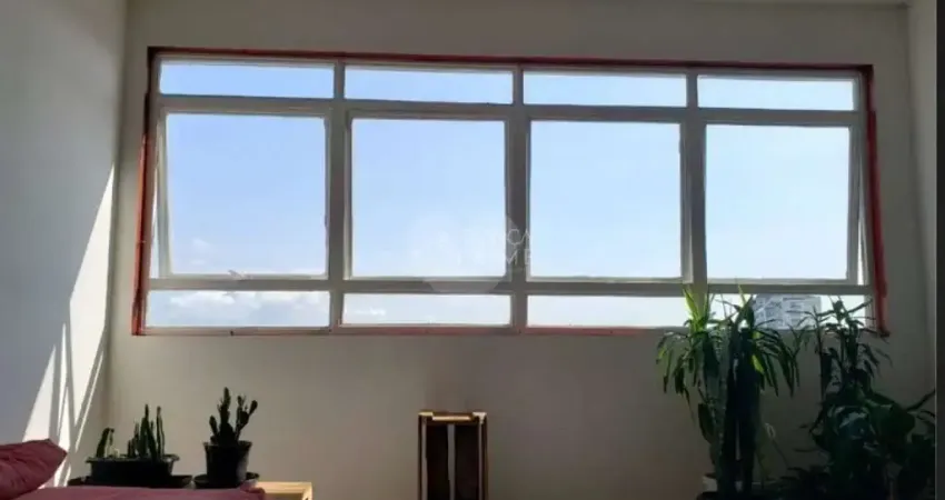 Lindo apartamento ensolarado, 3 dormitórios, 1 vaga, armários planejados, churrasqueira e forno .