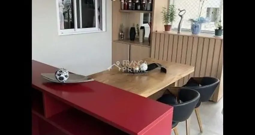 Apartamento com 94m² completo mobiliado para venda contendo duas vagas e vista livre.