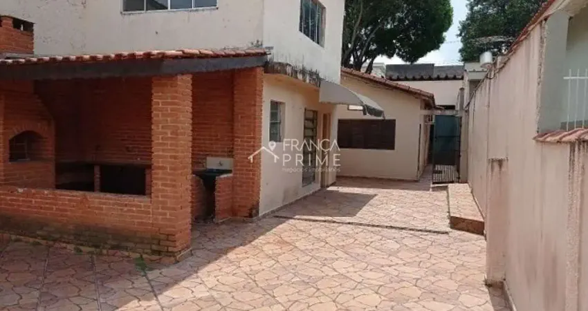 Maravilhosa casa, ar condiciionado, 3 dormitórios, 2 banheiros, garagem 2 carros portão automático
