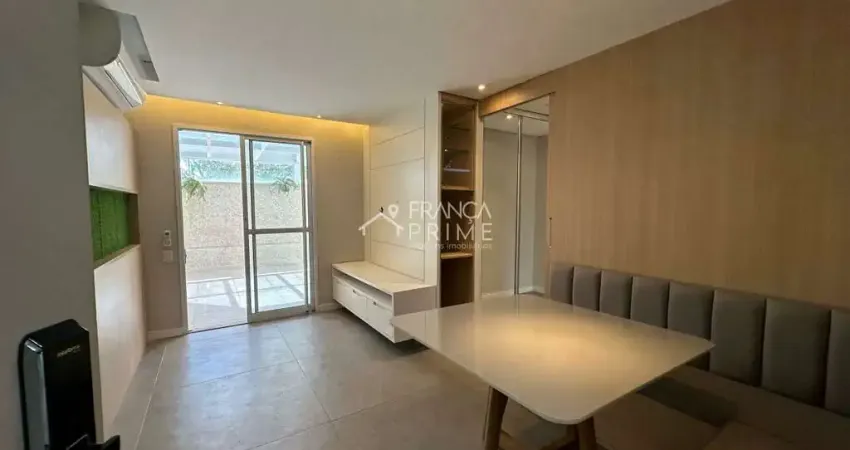 Apartamento de 60m², 2 dormitórios, armários planejados, cooktop, forno, vaga de garagem.