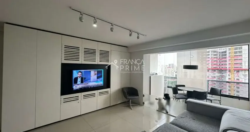 Apartamento de 81m², 2 dormitórios, suíte, armários planejados, sacada , 2 vagas de garagem.