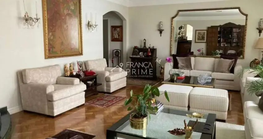 Imóvel de 275m², 4 dormitórios, 2 suítes, armários planejados, vaga de garagem.