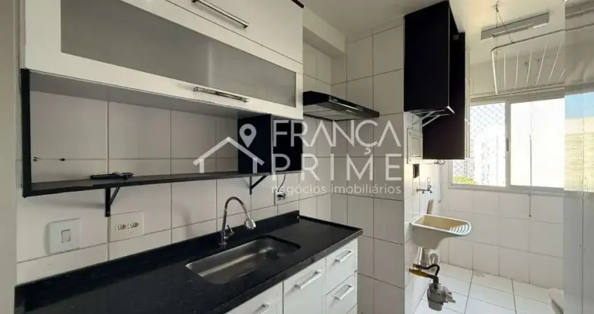 Apartamento de 50m², 2 dormitórios, área de serviço, sacada fechada em vidro, vaga de garagem.