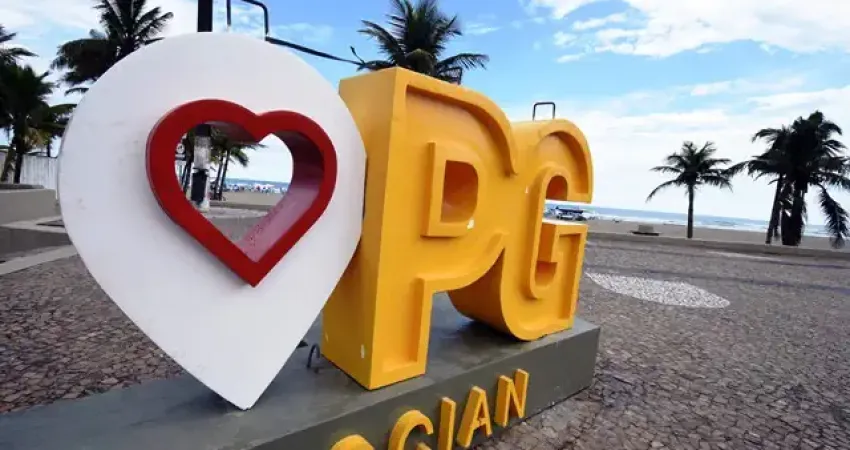 Locação definitiva em praia grande, sp  a 300m da praia. 2 dorm com garagem.