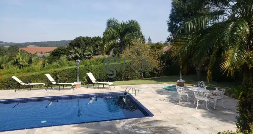 Linda casa estilo europeu em condomínio fechado de alto padrão as margens da rep