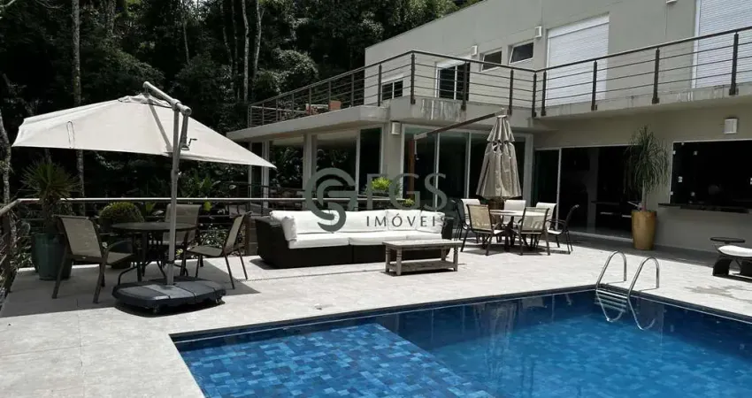 Casa moderna em rua tranquila e com vista espetacular para represa e pôr do sol.