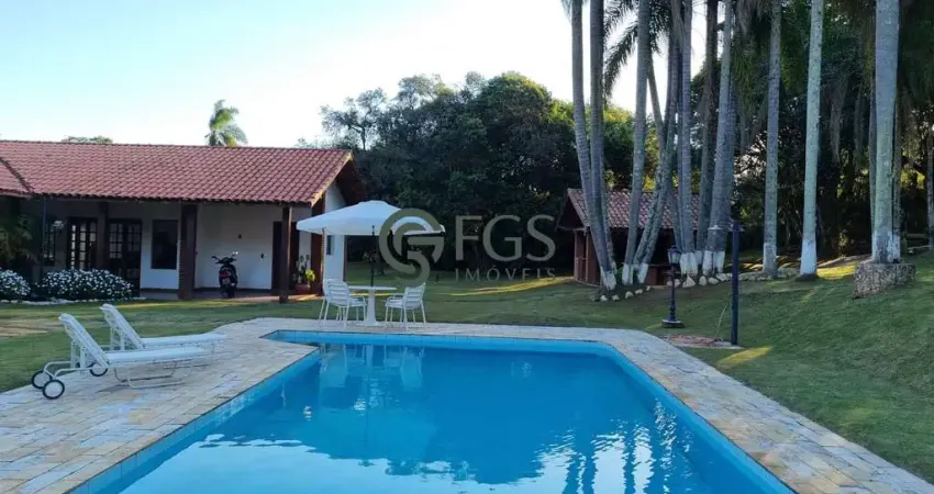 Casa térrea em condomínio fechado de alto padrão na beira da represa de ibiúna.