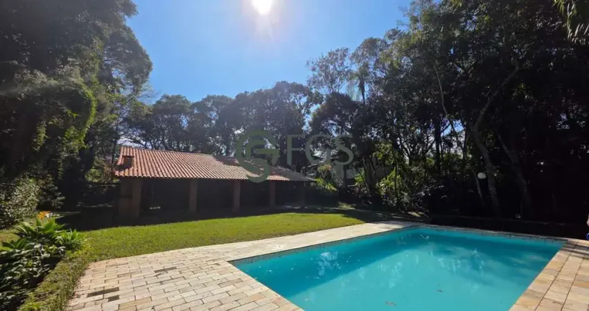 Casa térrea com localização diferenciada no condomínio veleiros de ibiúna.