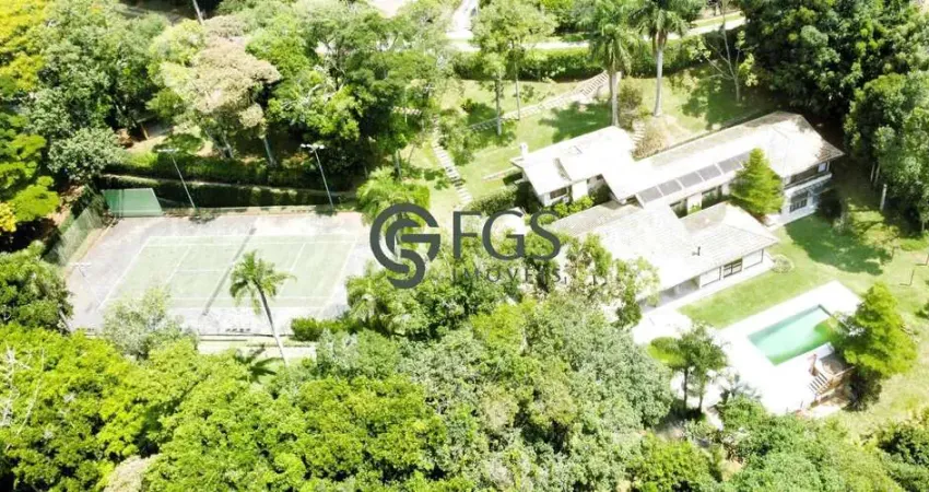 Linda casa rústica padrão superior no condomínio veleiros de ibiúna