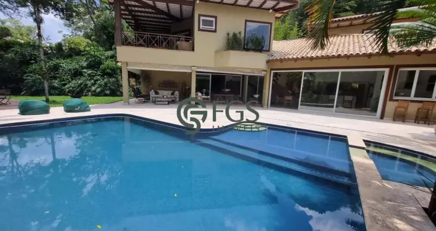 Casa sofisticada pé na água e com vista para o pôr do sol no condomínio veleiros