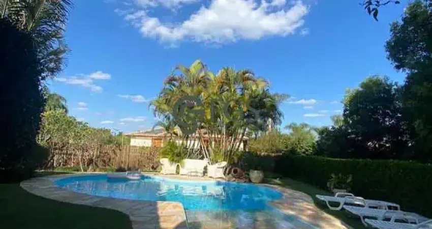 Casa aconchegante em rua sem saída, próximo às áreas de lazer do condomínio.