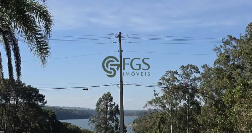 Lindo terreno com vista para represa em condomínio fechado de alto padrão.