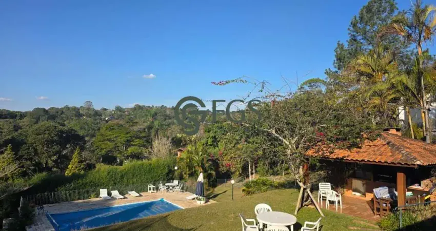 Casa no condomínio porto de ibiúna com 4 quartos (3 suítes) e piscina aquecida.