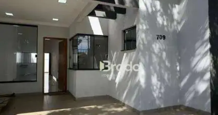 Casa com 3 quartos para alugar na Rua Pioneiro Antônio Carnelossi, Parque Hortência, Maringá