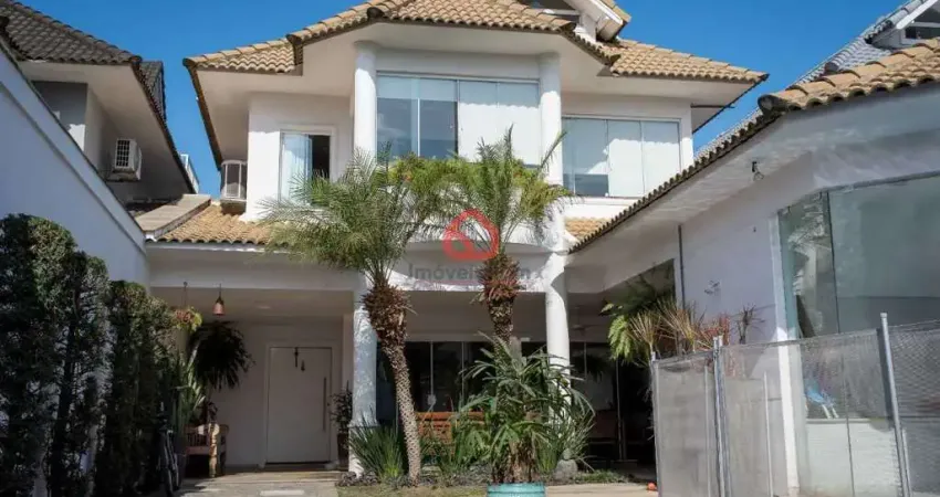 Casa em Condomínio : Triplex / Residencial / Recreio dos Bandeirantes