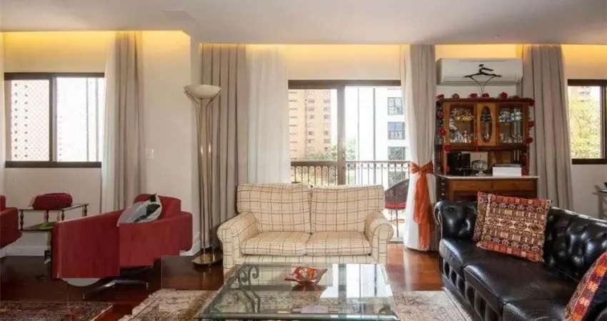 Apartamento com 4 quartos, 200m², à venda em São Paulo, Moema