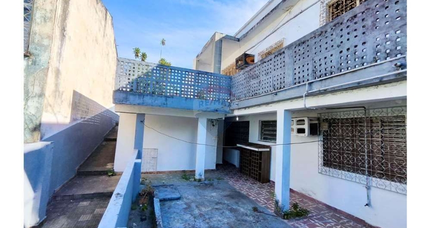 Imóvel comercial na Av Nhamundá no centro com 471,81m² de área construída