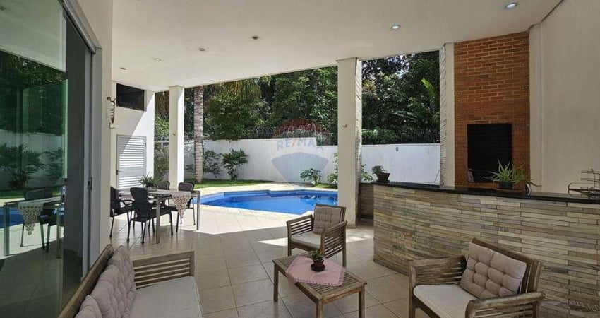 Condomínio Mediterrâneo – Amplo Duplex com Piscina e 4 Quartos