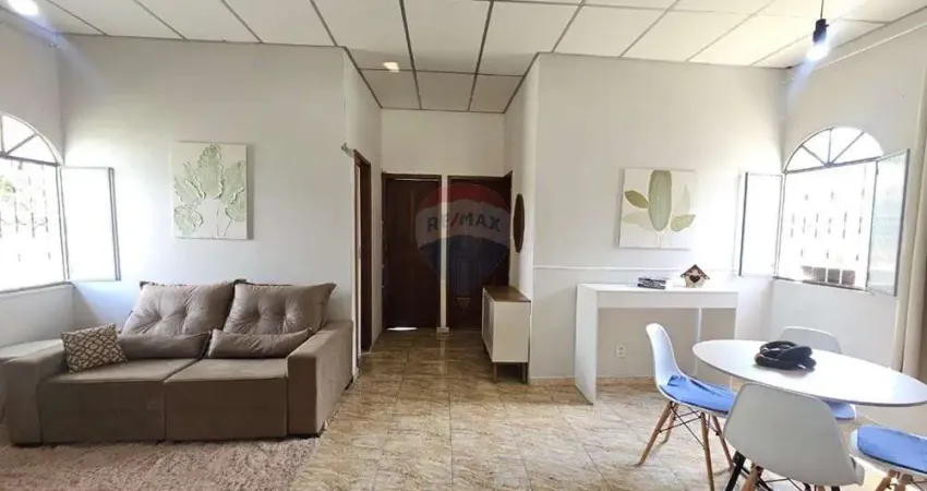 Casa de esquina bem localizada, 2 quartos, com Terreno amplo no Bairro Flores