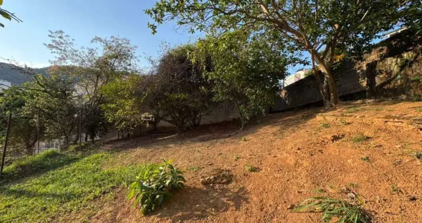 Terreno à venda na Rua Vinte e Um de Abril, 1, São Mateus, Juiz de Fora