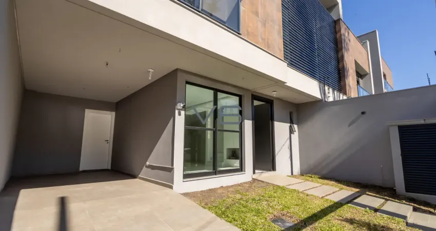 Descubra o conforto e a elegância deste triplex, localizado no coração do água verde