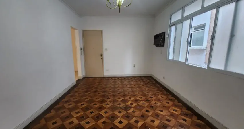 Apartamento primeiro andar de escada três quadras da praia no embaré