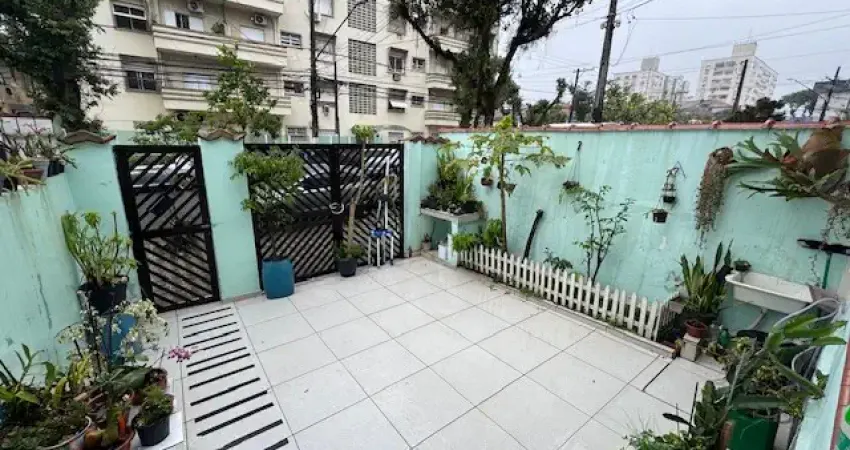 Sobrado geminado de um lado com ótima localização no campo grande