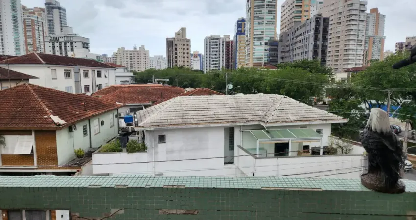 Apartamento frete próximo ao canal quatro com três dormitórios