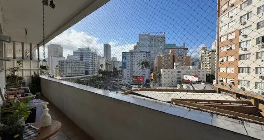 Apartamento no coração do gonzaga com dois dormitórios e sacada