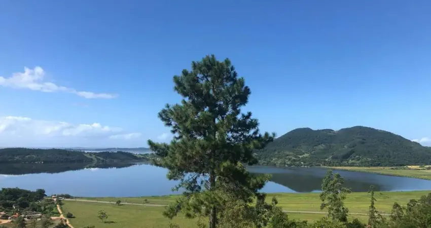 Sítio com maravilhosa vista e linda residência perto da praia